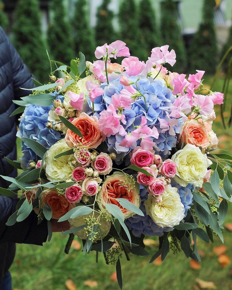 Роскошный букет цветов