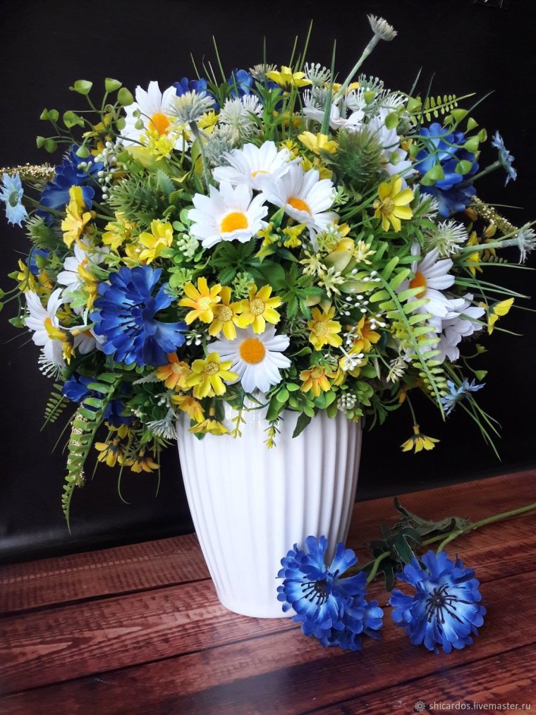 Композиция с васильками