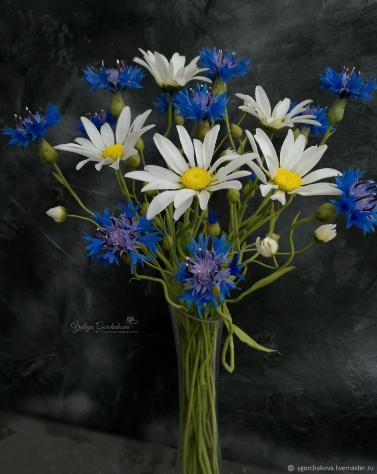 Сердце из ромашек и Васильков