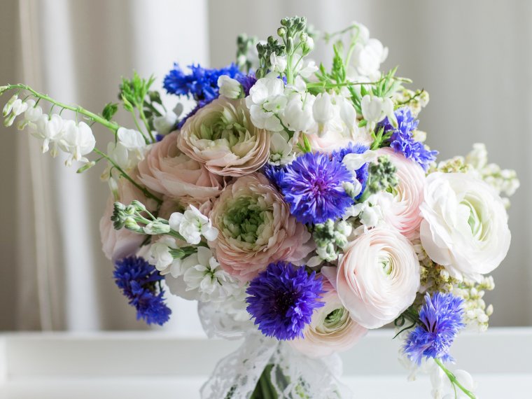 Ваза с васильками