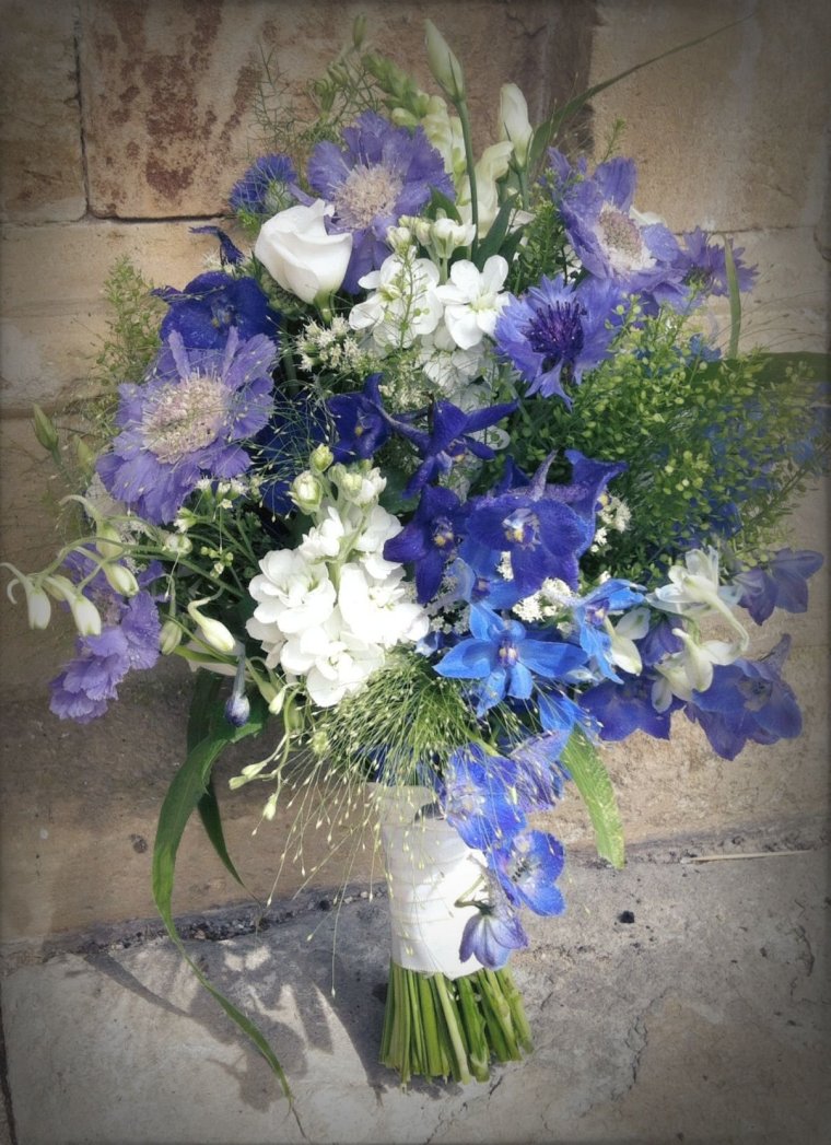 Ромашки и васильки букет