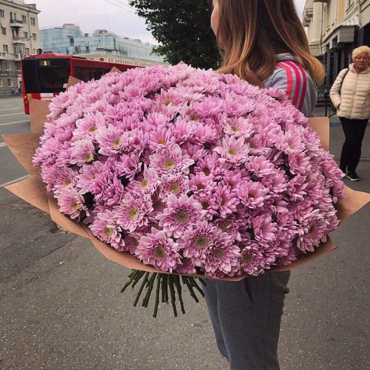 Букет охапка хризантем
