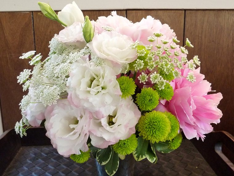 Пионы розы хризантемы