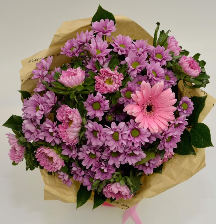 Гербер, брасика, роза, хризантемы