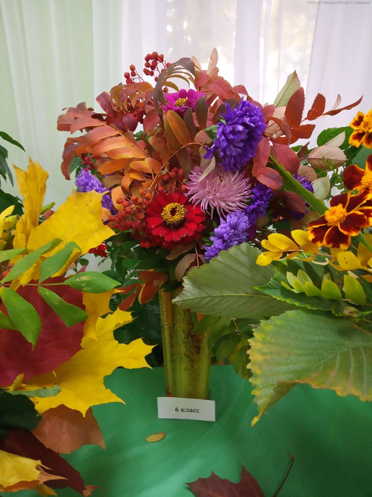 Композиция из цветов на выставку