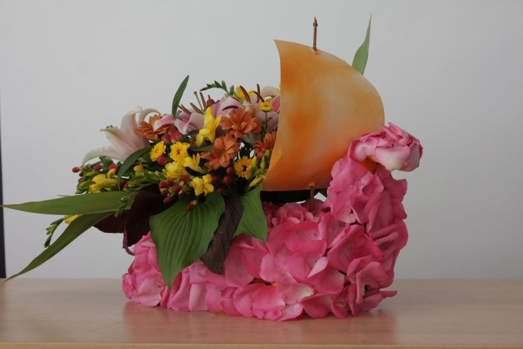 Экспозиции из живых цветов