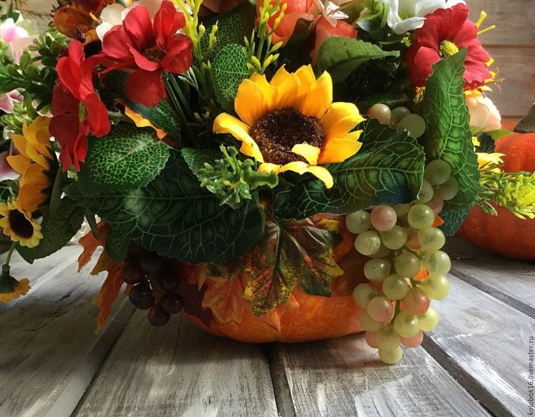 Цветочная композиция в школу на выставку