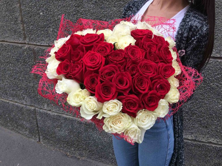 Букет из роз в форме сердца