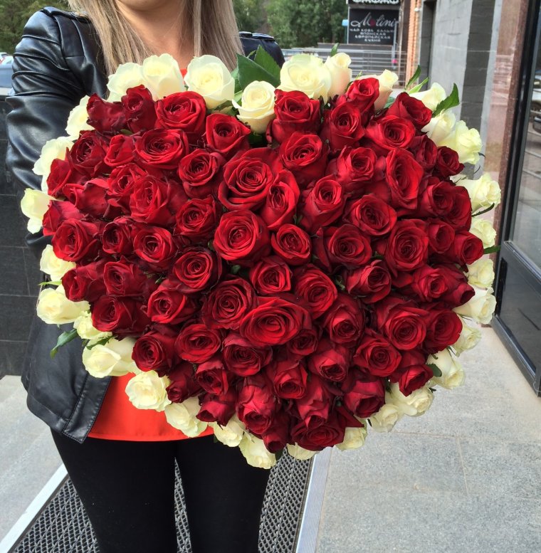 Большой букет в руках