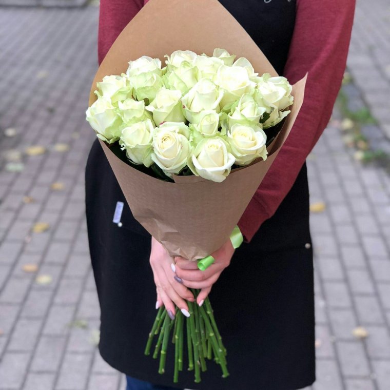 Букет "21 белая роза" Аваланж