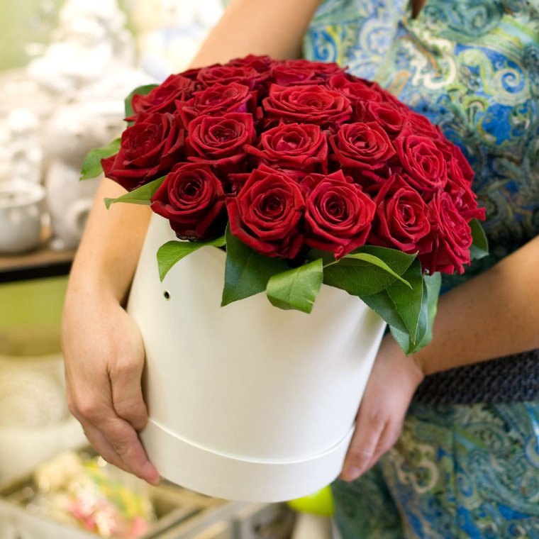 Шляпная коробка с розами