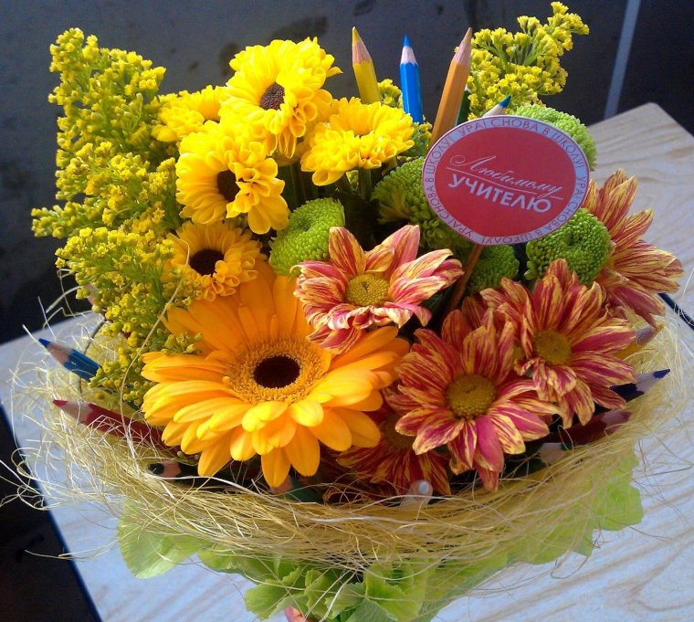 Тематический букет на 1 сентября