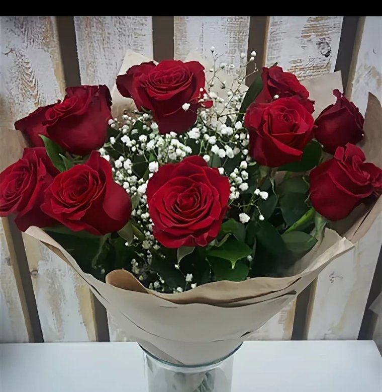 Красивый букет цветов дома