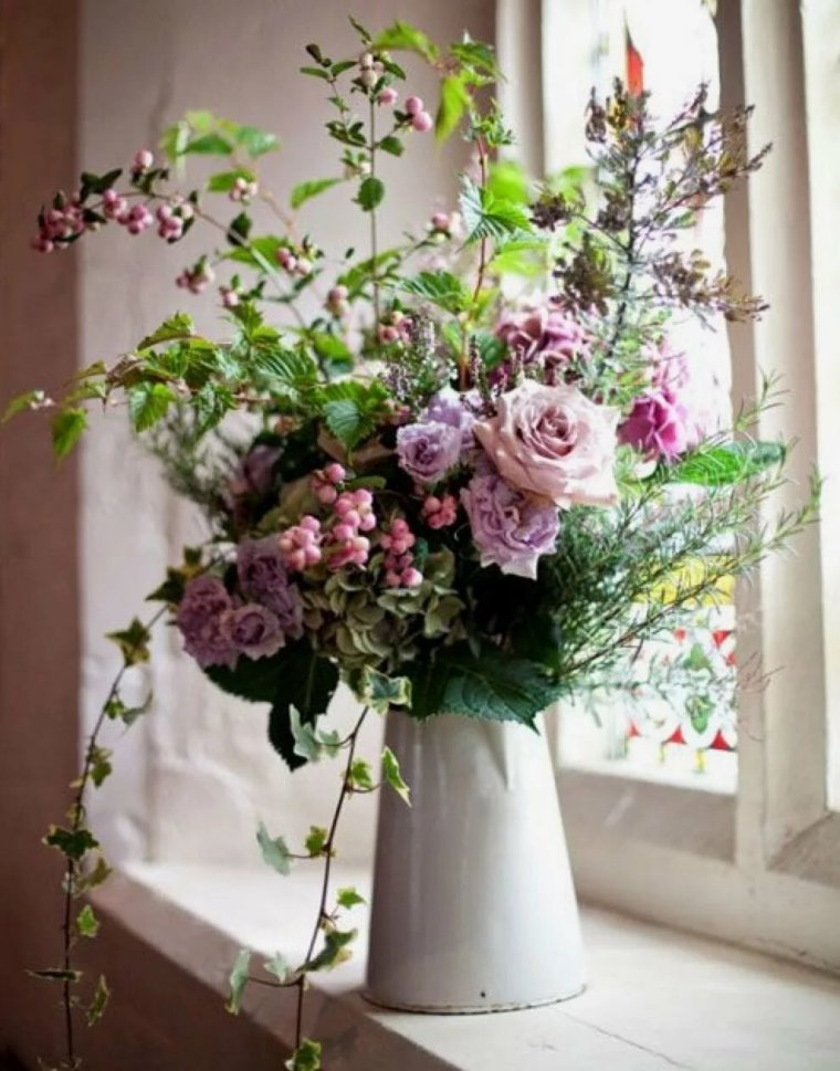 Оранжевые розы в вазе