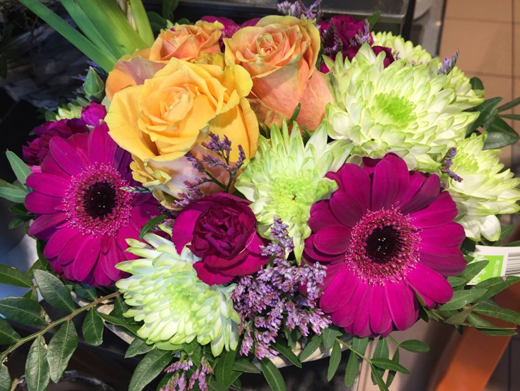 Герберы и розы сочетание