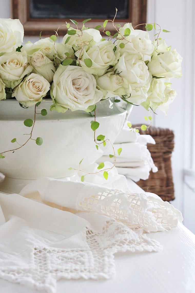 Белые цветы в интерьере