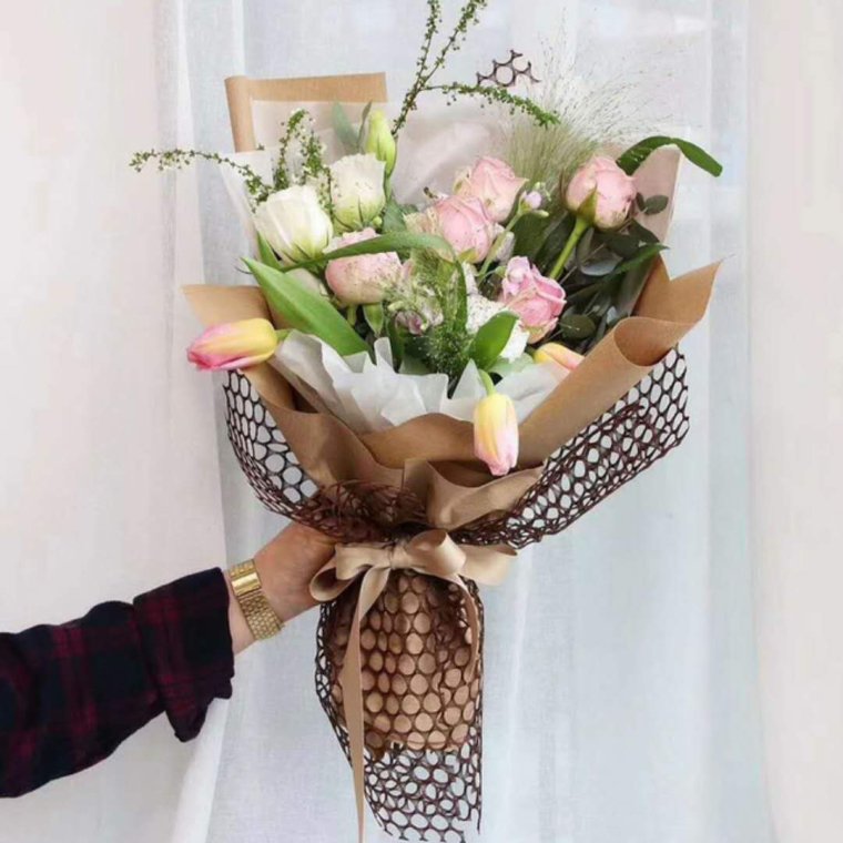 Упаковка букета в сетку