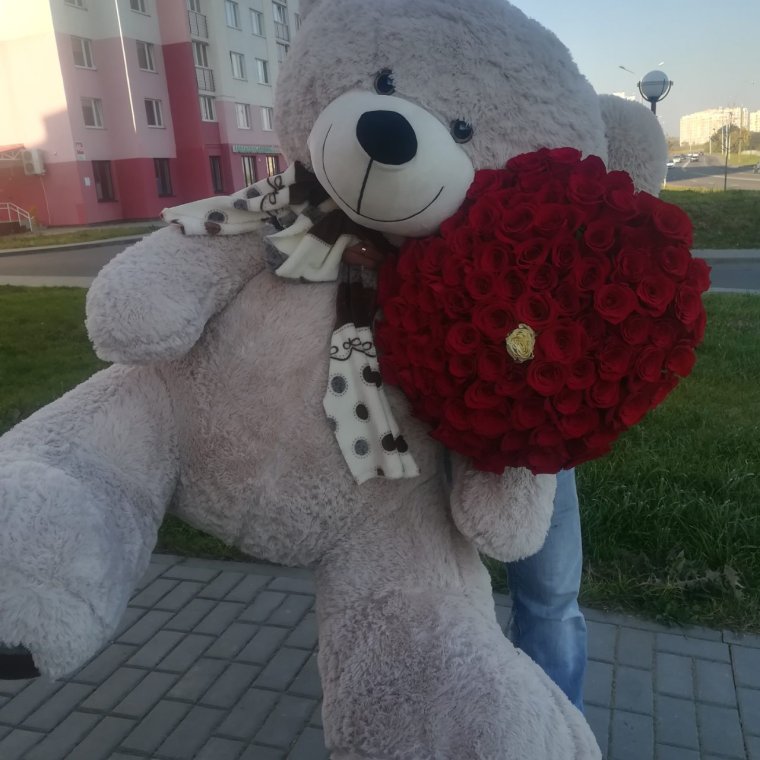 Медвежонок с цветами