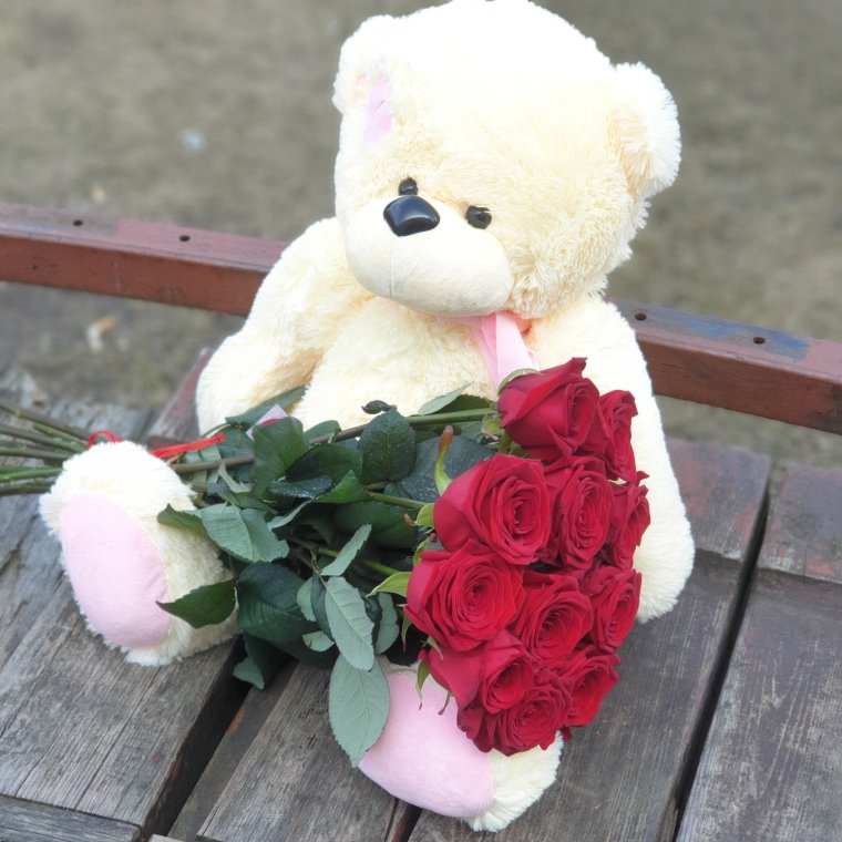 Мишка с розами