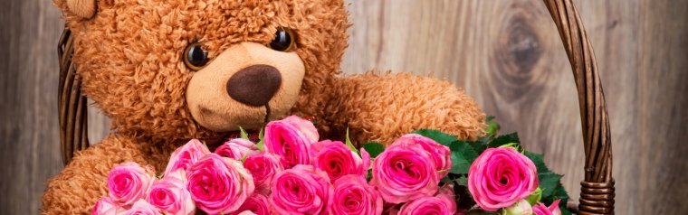 С днем рождения большие букеты роз и мишка
