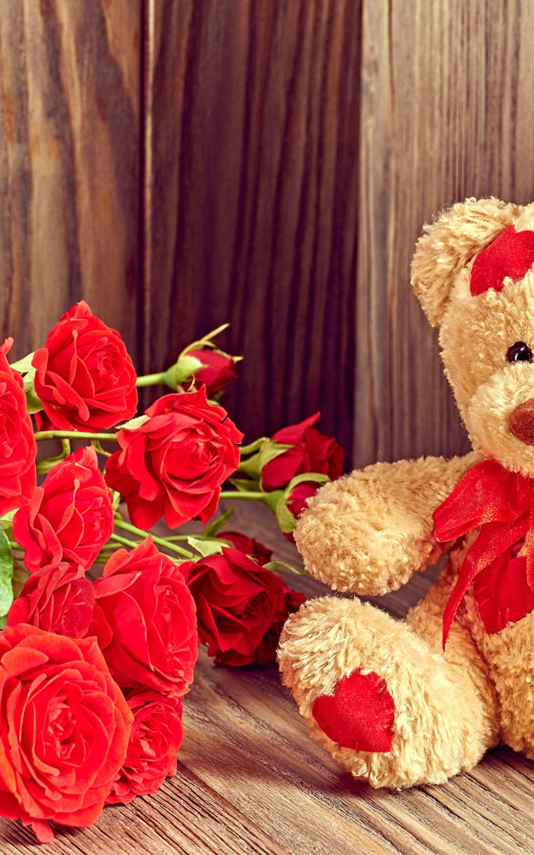 Плюшевый мишка с цветами