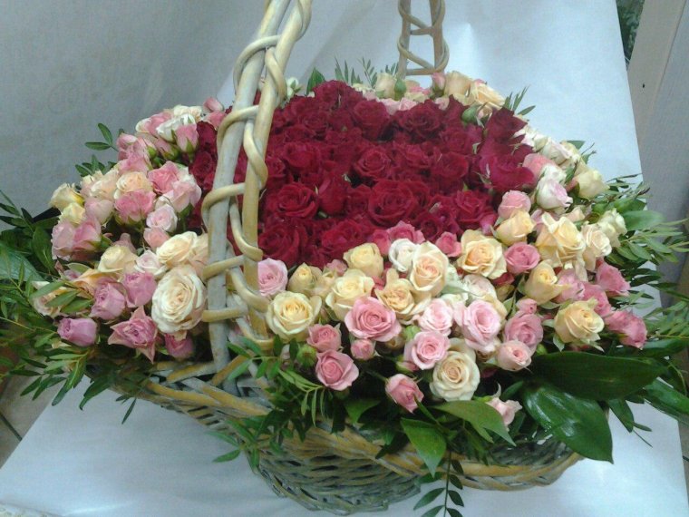 Шикарные букеты цветов огромные букеты в корзинах