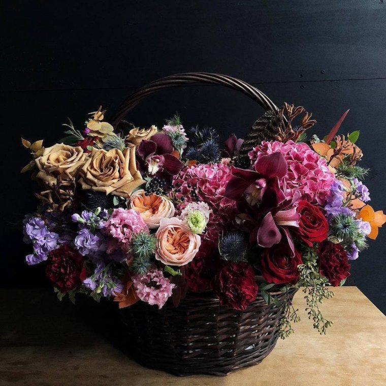 Стильные корзины с цветами