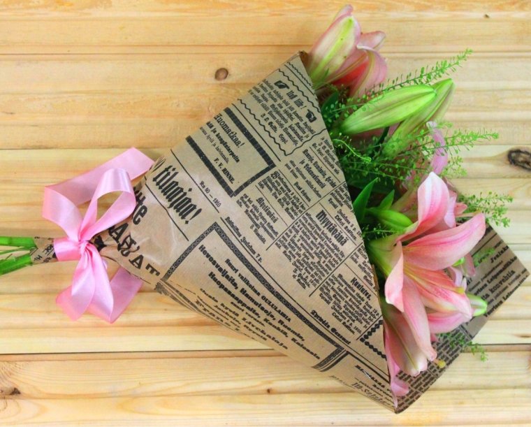 Букет в газетной бумаге