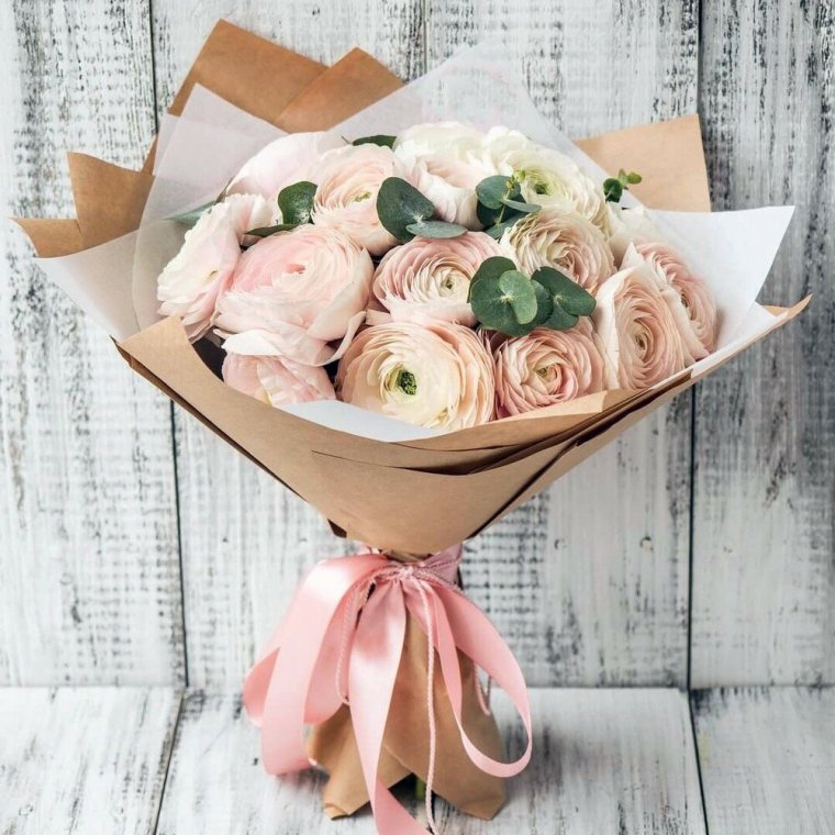 Букет из ранункулюсов