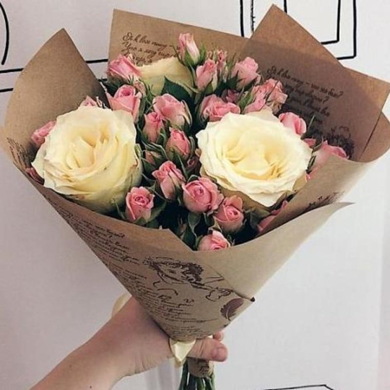 Букет в бумажной упаковке