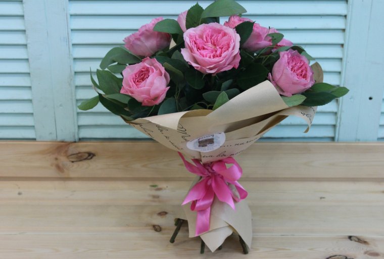 Букет цветов в бумаге