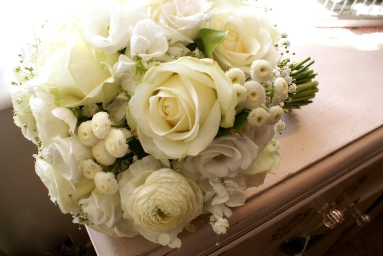 Букет белых роз