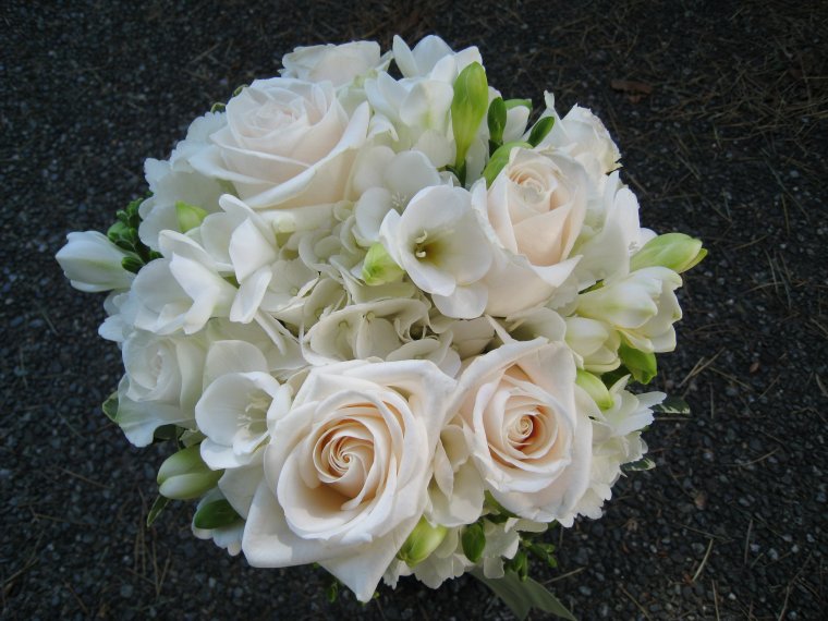 Букет белых роз