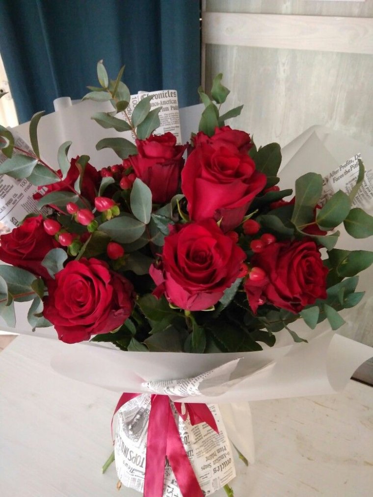 Букет красных роз домашнее