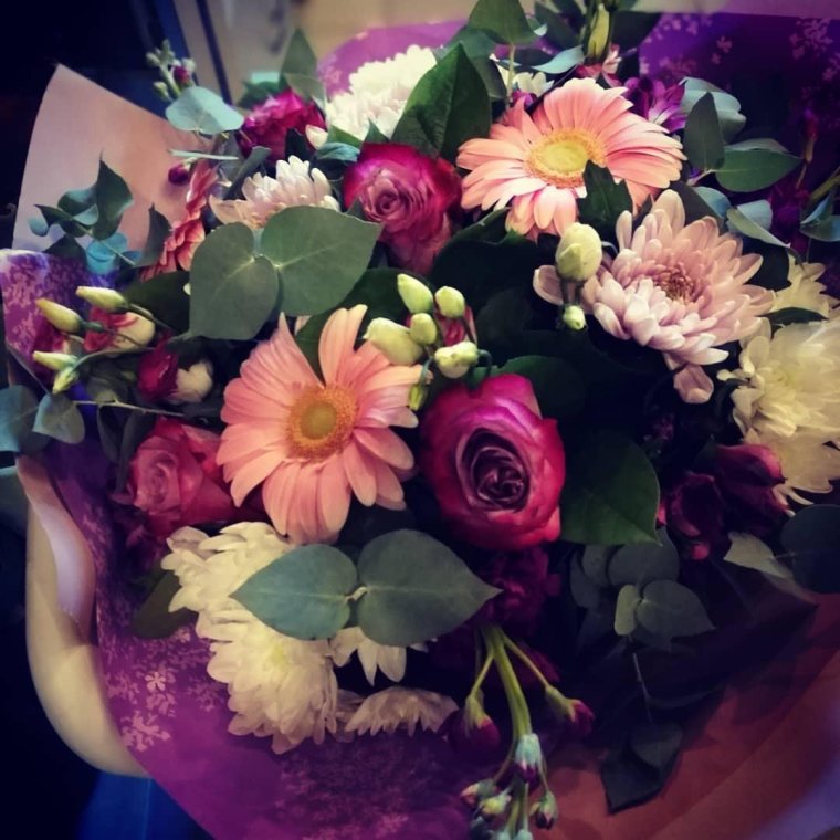 Розы букеты шикарные на кровати