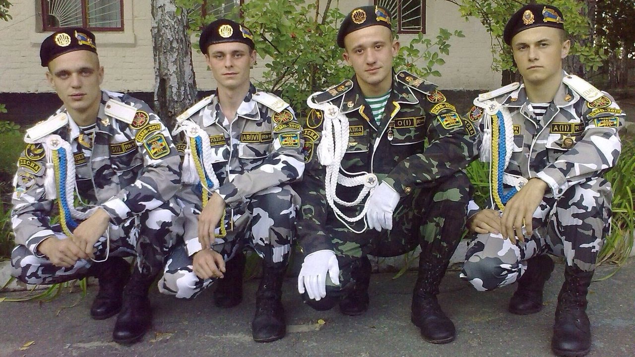 Дембель сейчас. Дембельская форма Семеновского полка. Дембельская Военная парадная форма. Дембельская форма морской пехоты. Мотошвейные войска Украины.