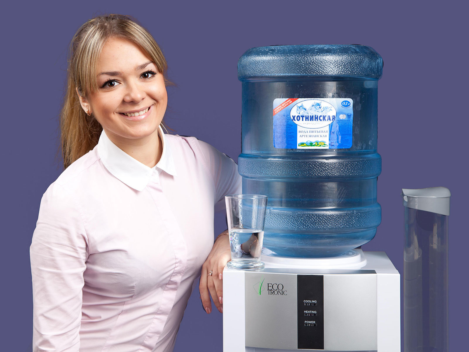 Сайт питьевой воды. Кулер для бутилированной воды. Кулер для воды в офисе. Красивый кулер для воды.