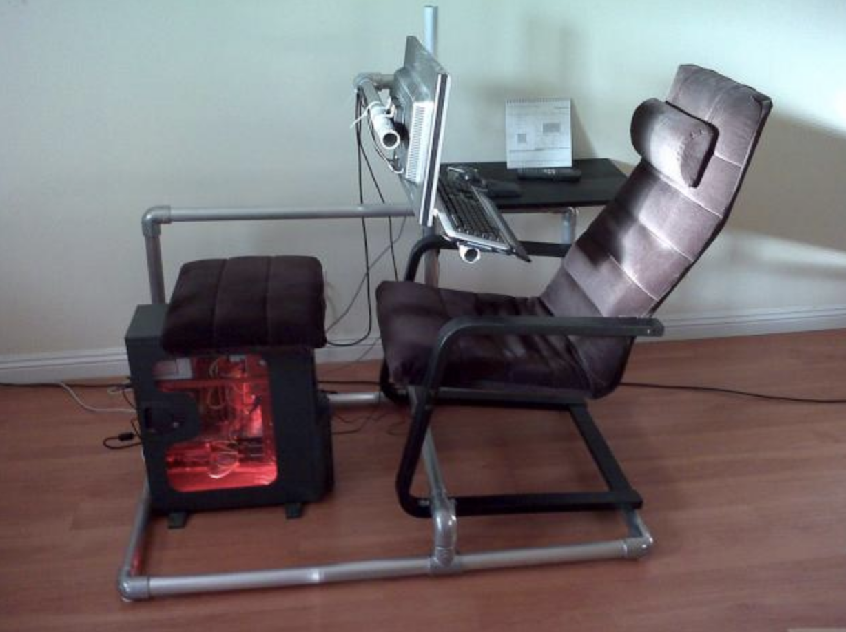 Сделать кресло офисное. Самодельное компьютерное кресло. Самодельный компьютерный стул. Кресло для компьютерного стола. Кресло из автомобильного сидения.
