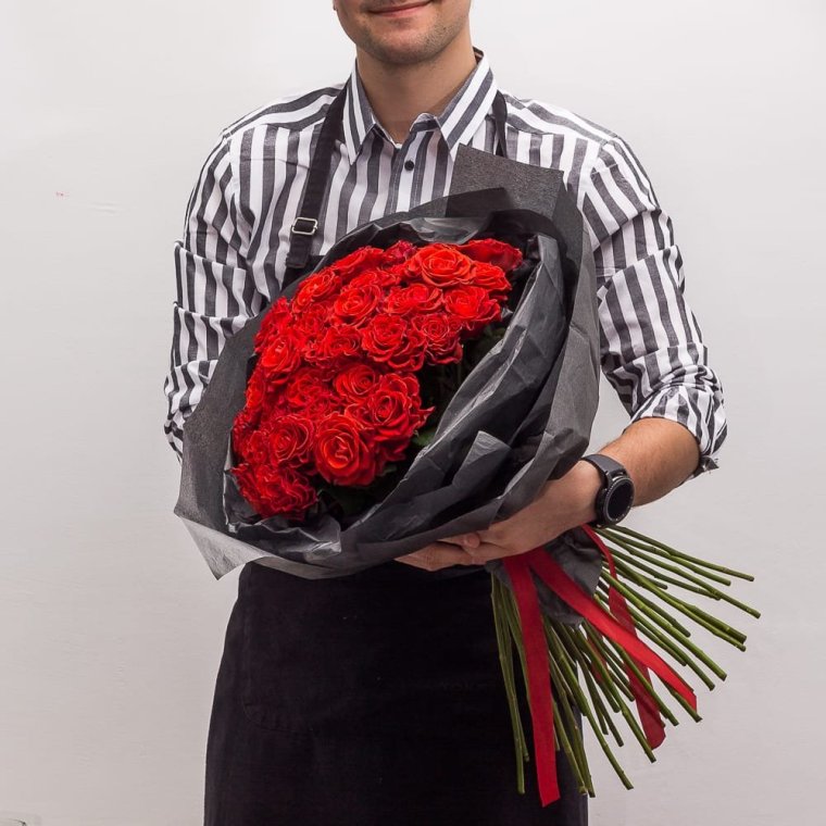 Розы Эквадор 50 см 51 штука