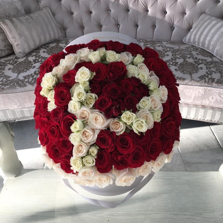 Букет роз с буквой р