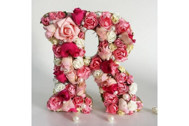Буквы из цветов