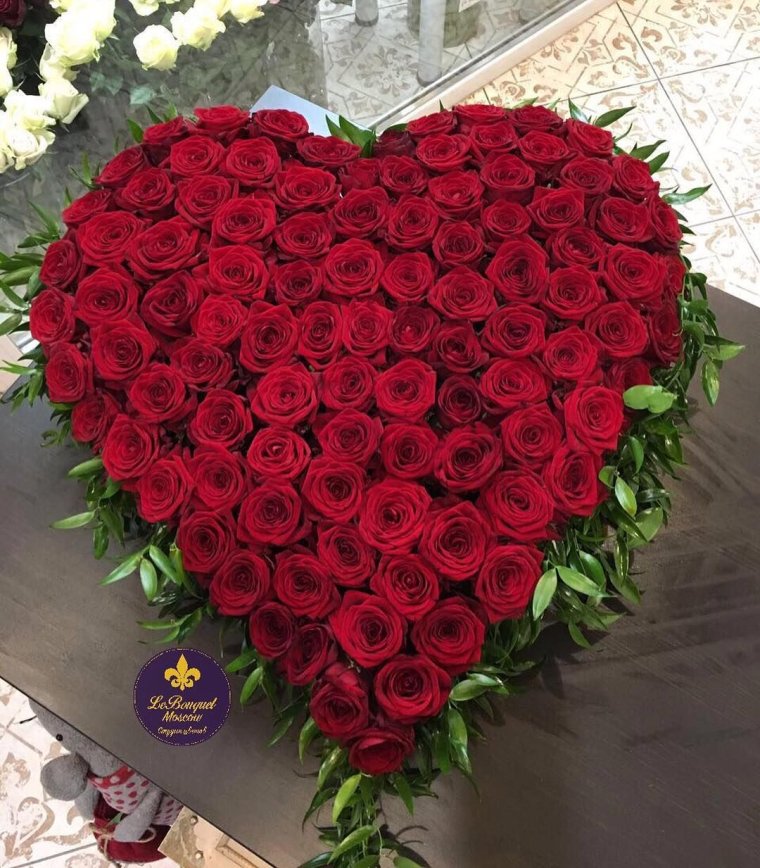 Букет роз с буквой а