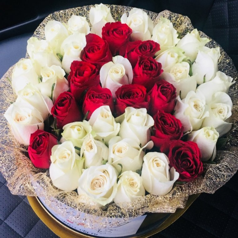 Букет из роз с буквой