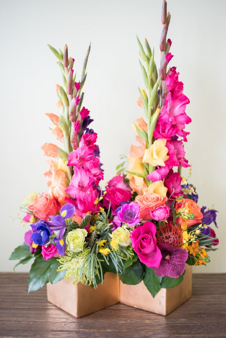 Букет розовых гладиолусов