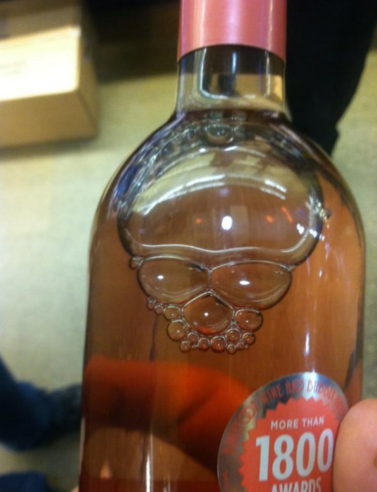 Свинья с бутылкой водки