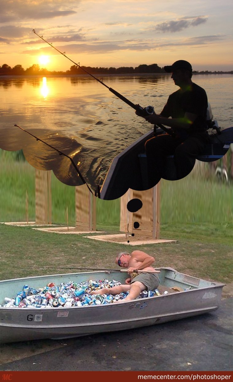 Рыбачит в луже