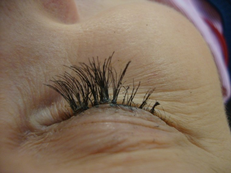 Неудачно нарощенные ресницы