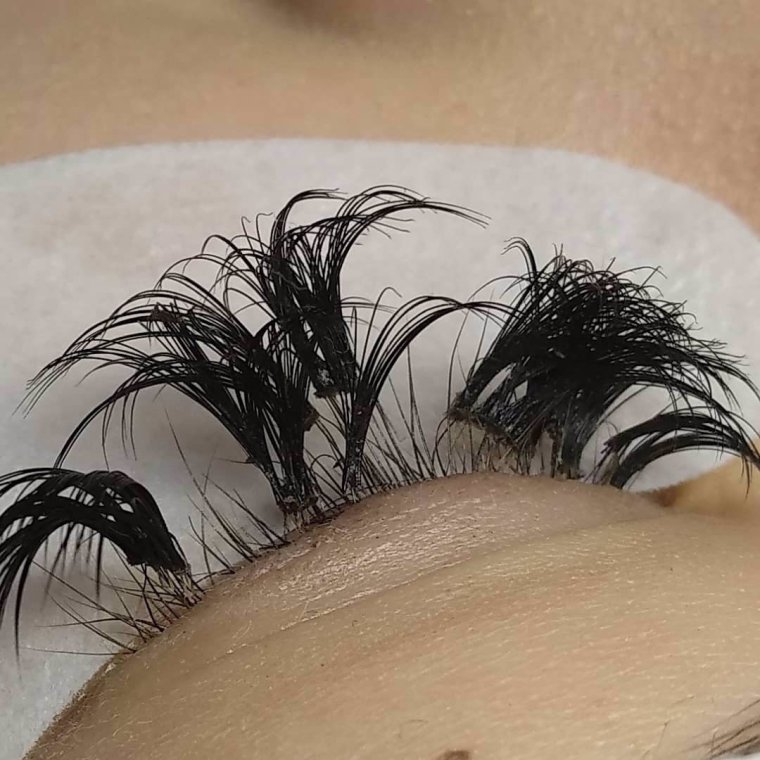 Страшное наращивание ресниц