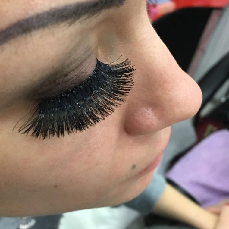 Нарощенные ресницы