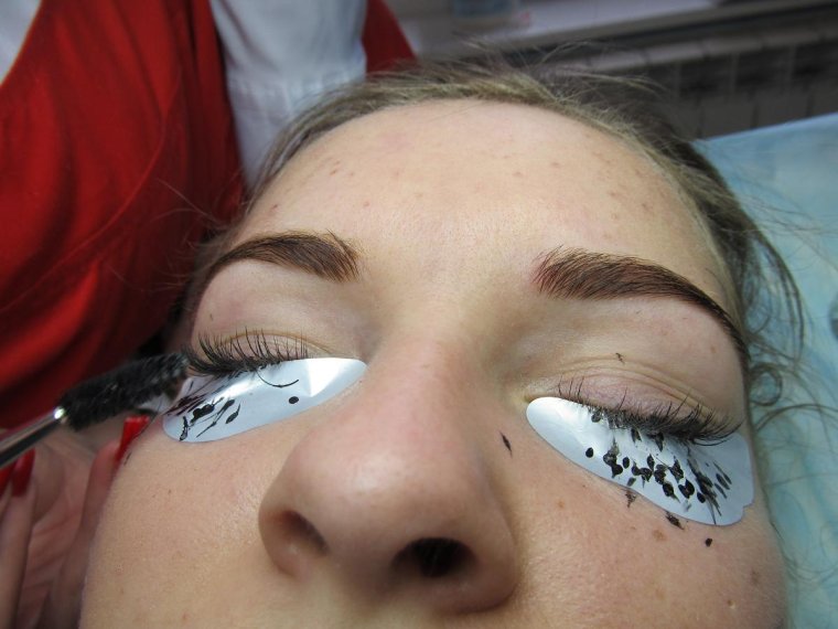 Смешные нарощенные ресницы